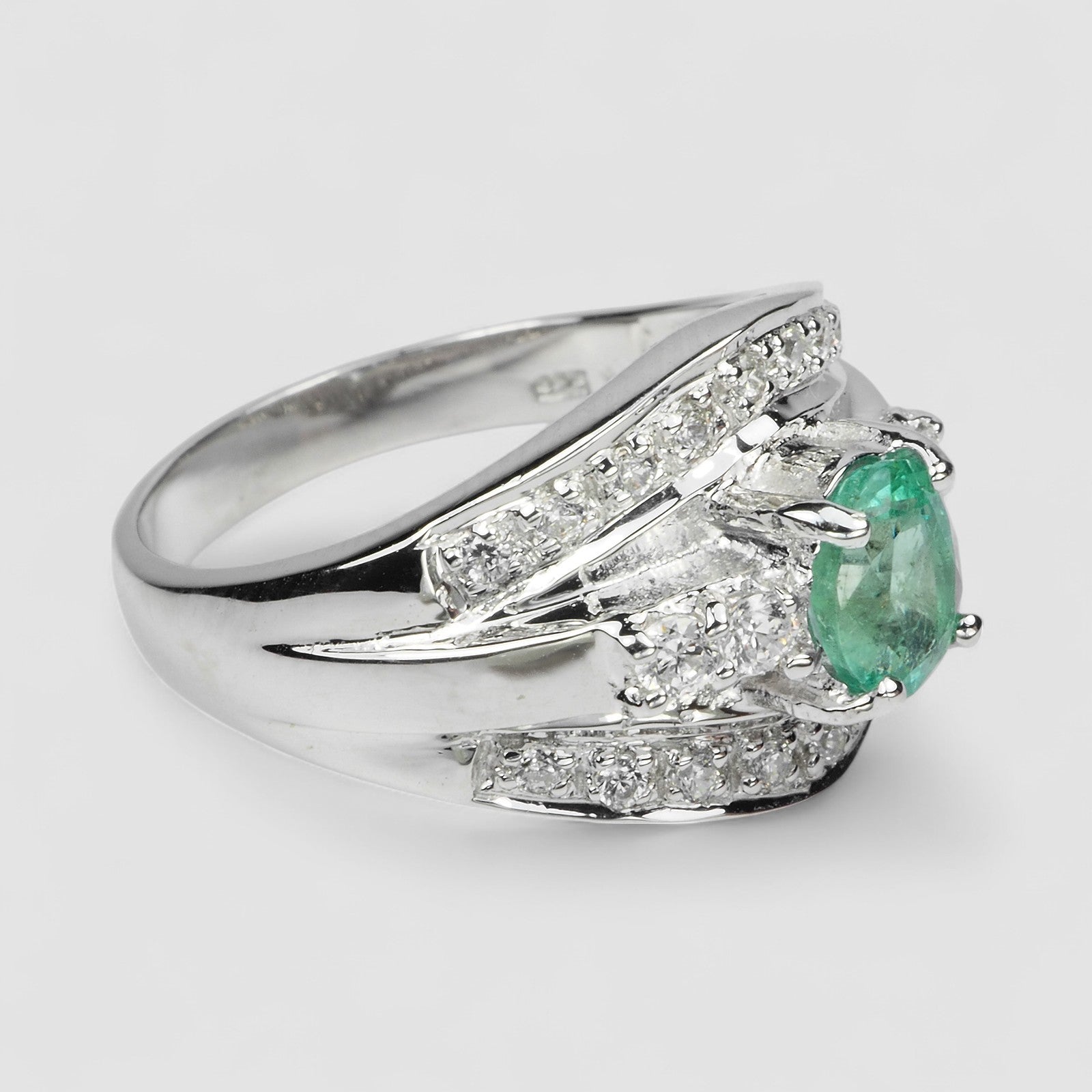 White Gold Ring Green Emerald