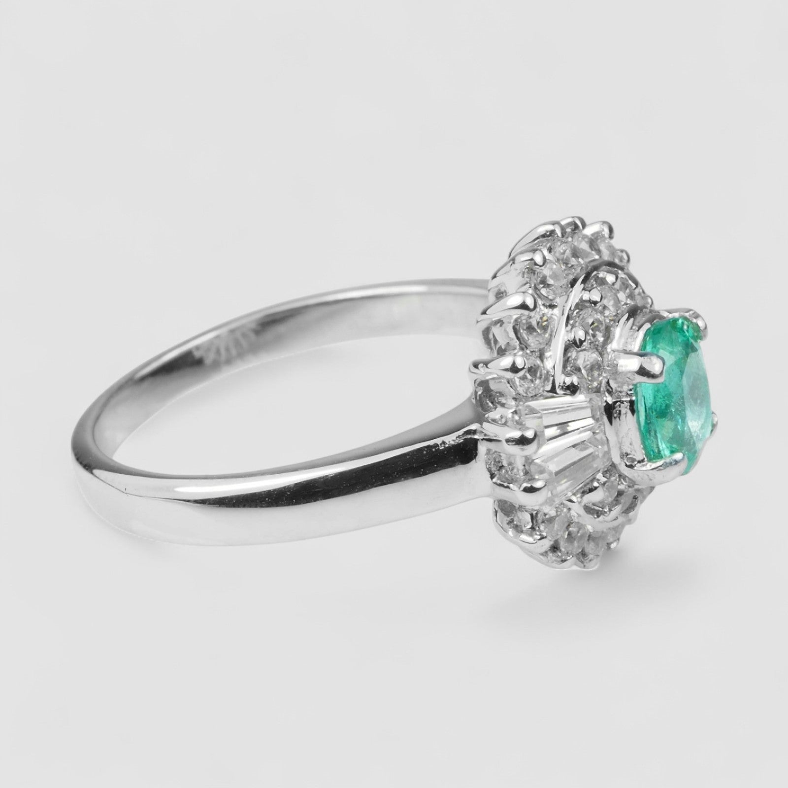 White Gold Ring Green Emerald