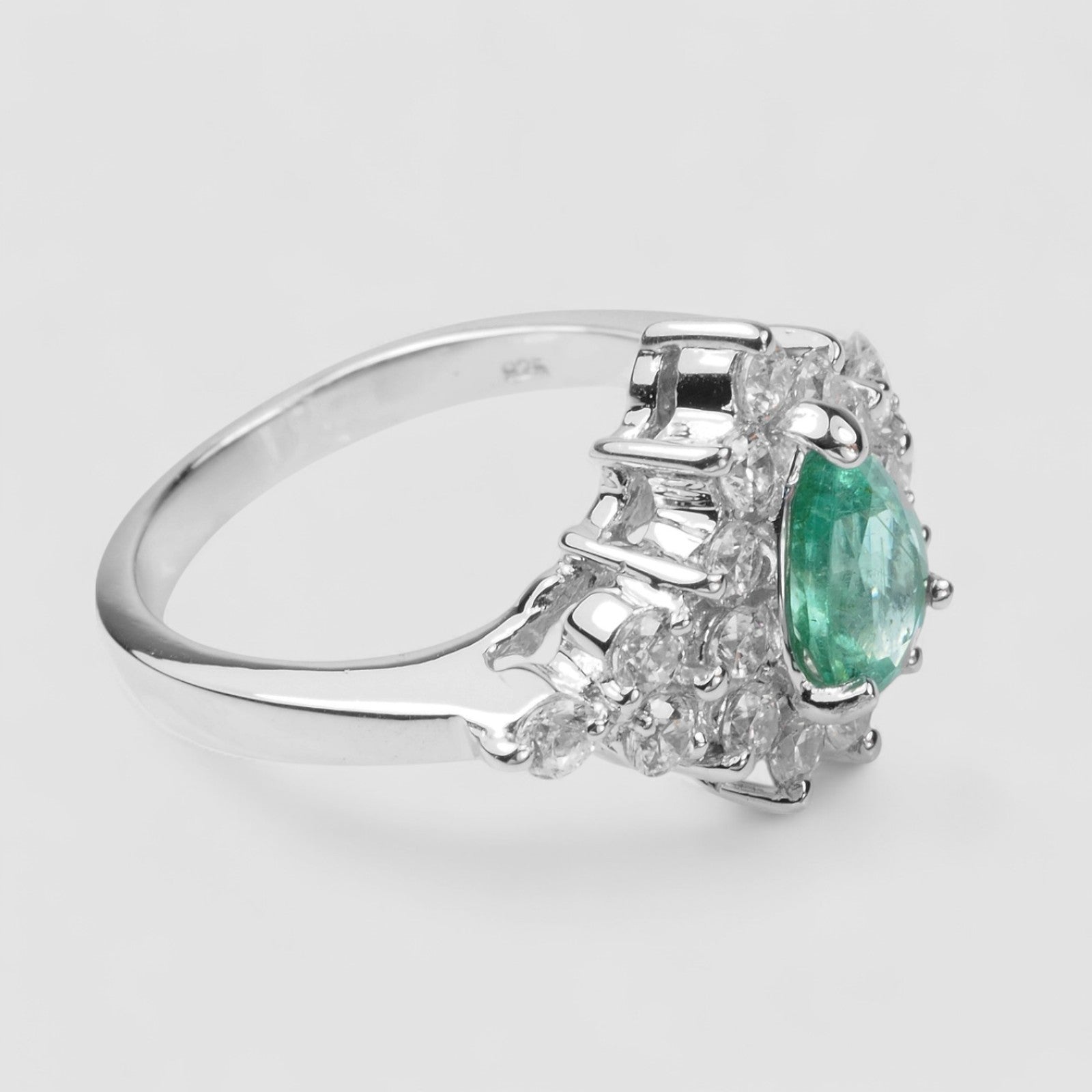 925 Sterling Silver Ring Vivid Green Emerald