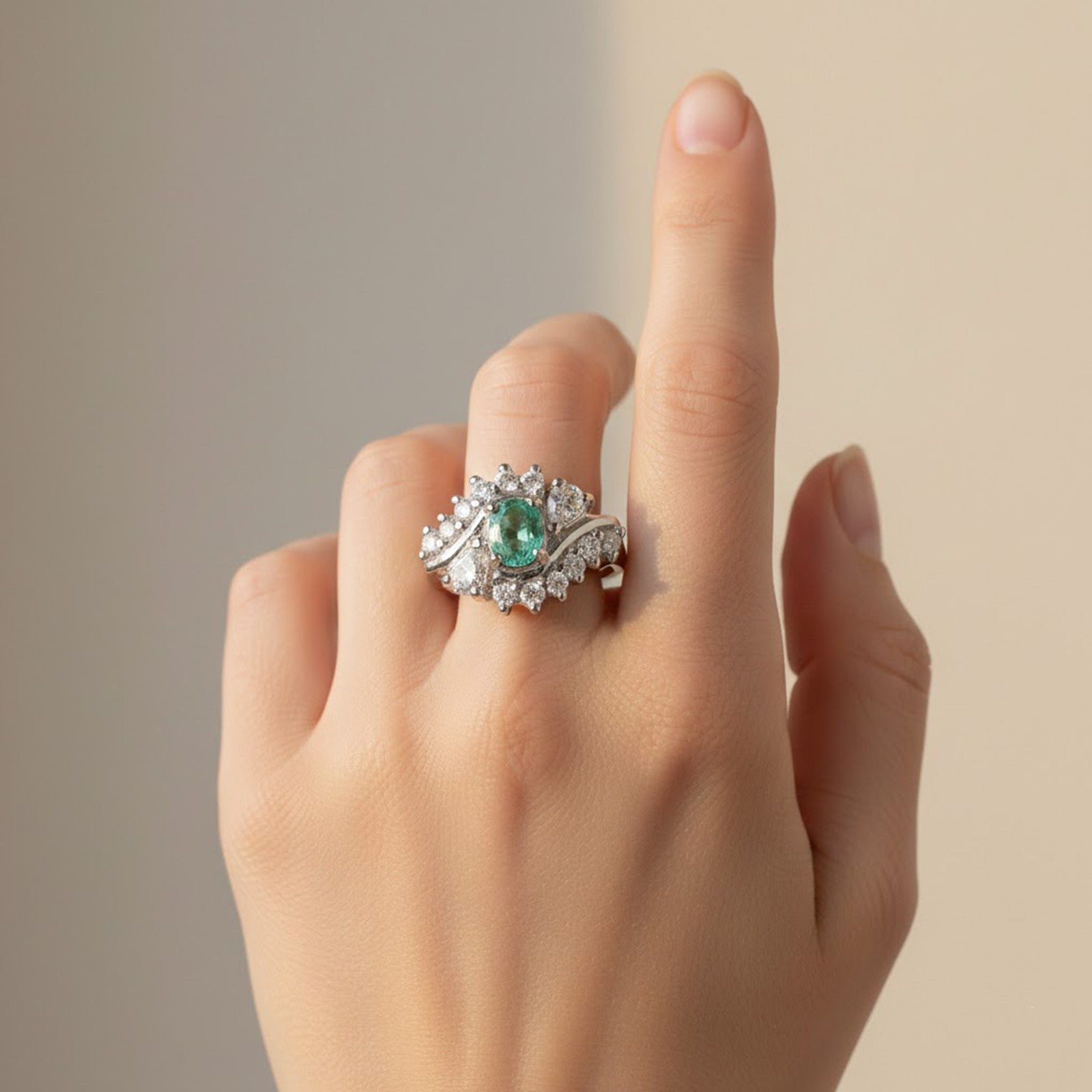 Handmade Luxurious Green Emerald Ring