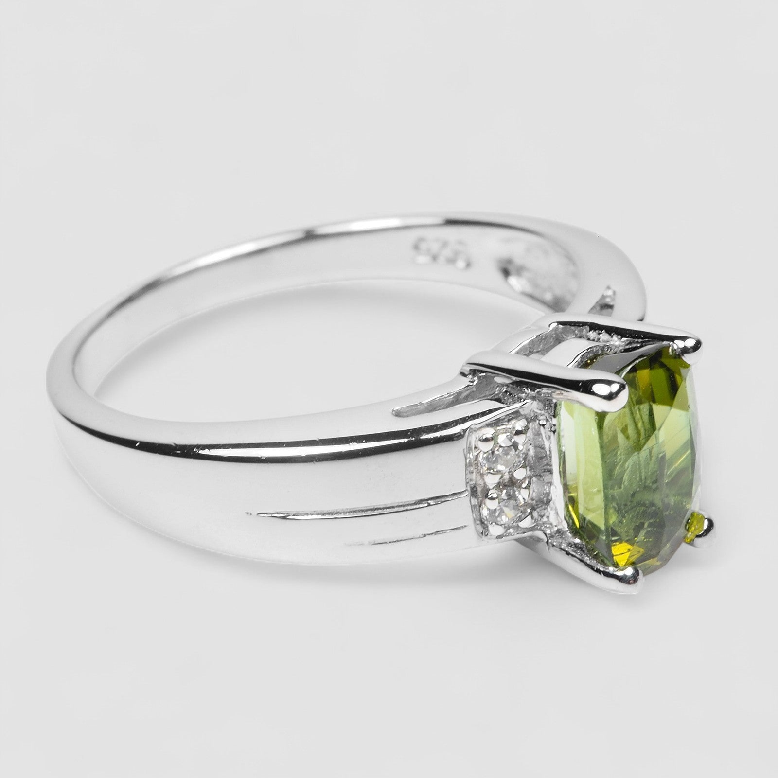 Green Tourmaline 925 Sterling Silver Ring
