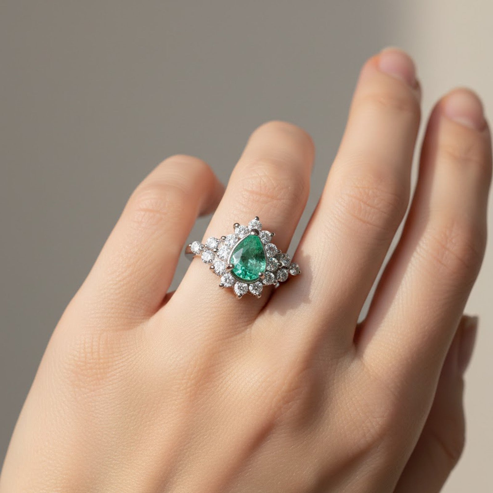 925 Sterling Silver Ring Vivid Green Emerald