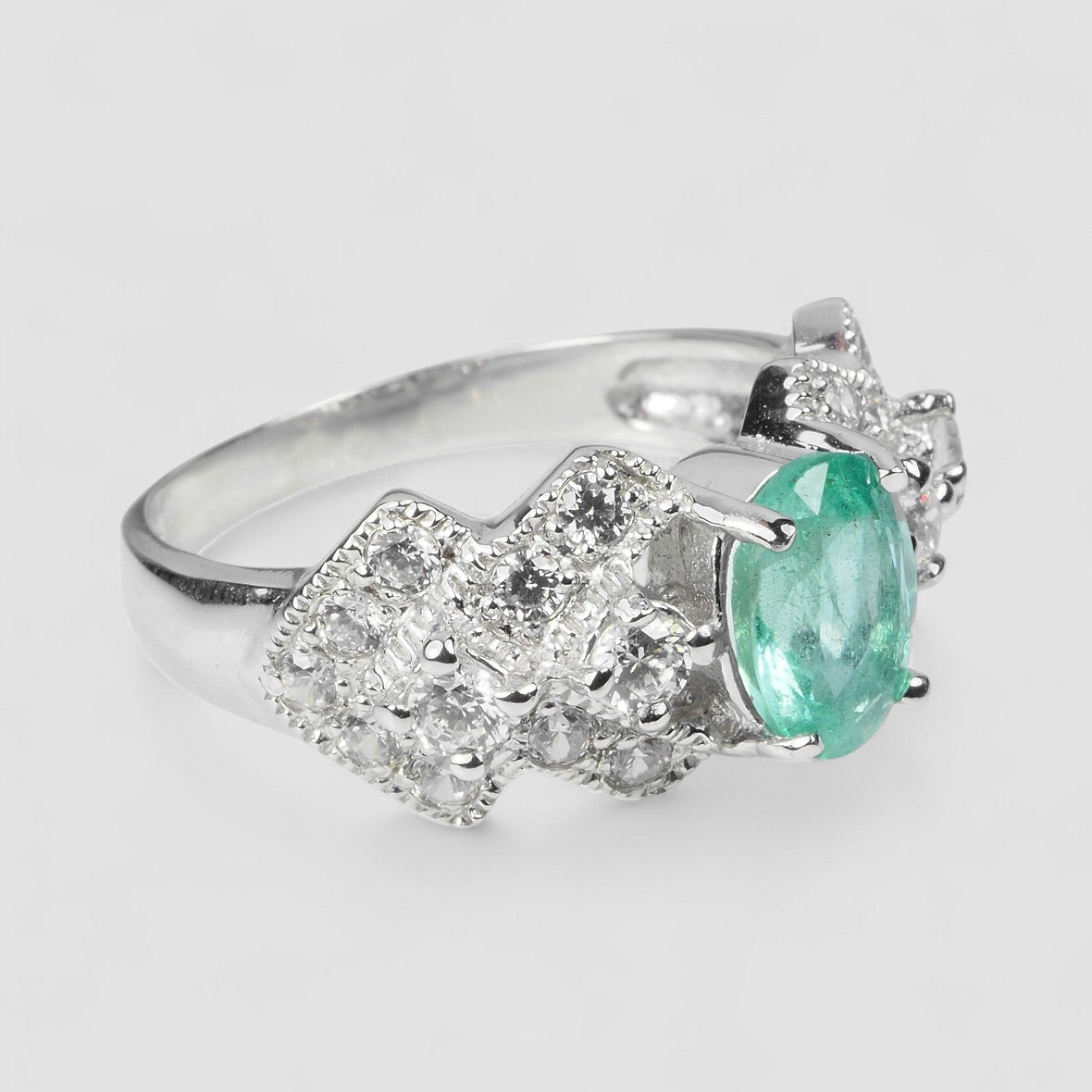 925 WHITE GOLD PLATED STERLING SILVER 8 x 6 MM EMERALD RING