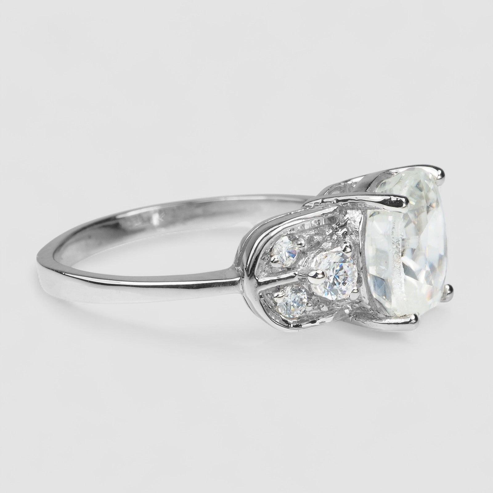 Brilliant White Zircon 925 Sterling Silver Ring