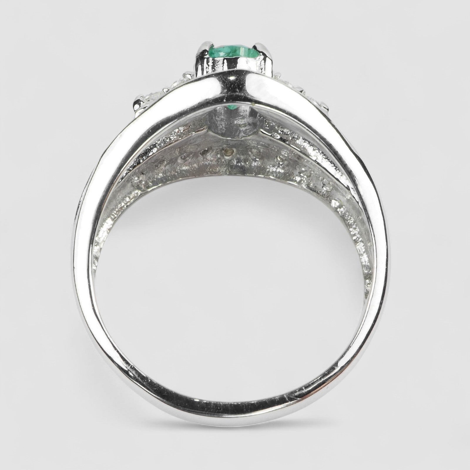White Gold Ring Green Emerald