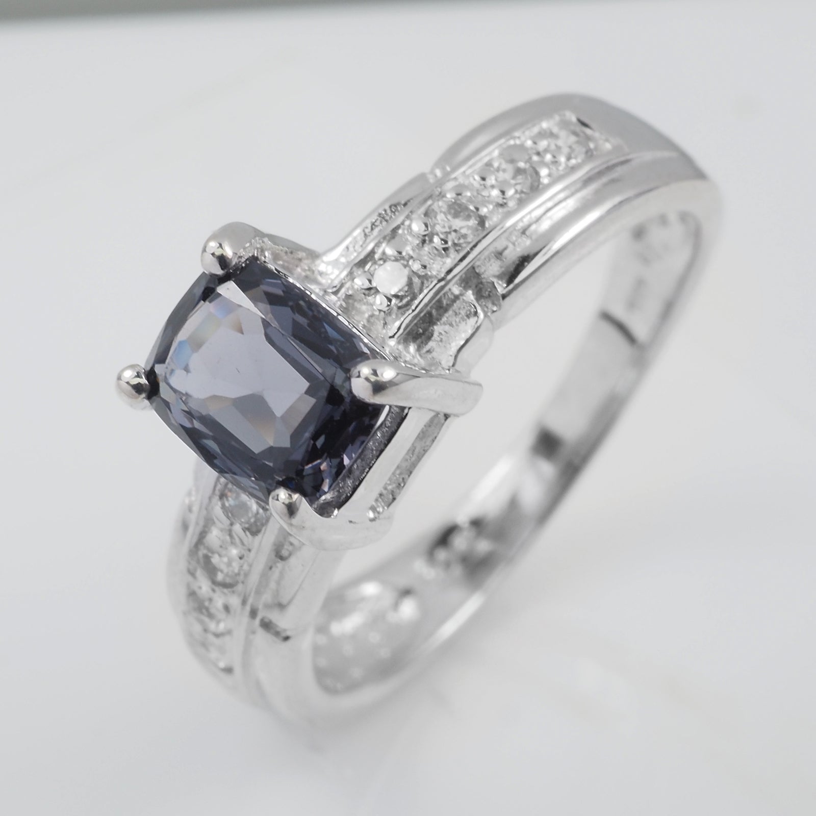 925 Sterling Silver Ring Gray Spinel