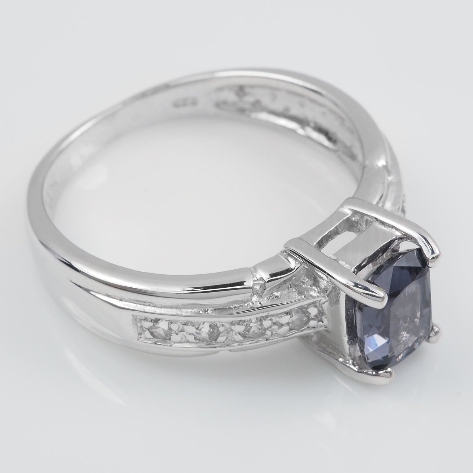 925 Sterling Silver Ring Gray Spinel